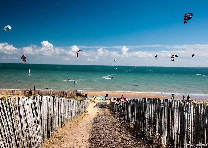 Maison De Avec Spa/jacuzzi A 250 M De La Casa de Férias