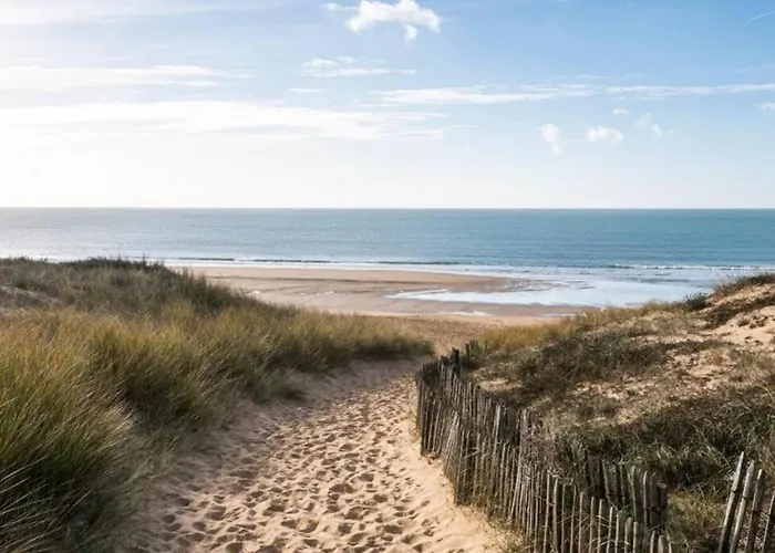 Maison De Avec Spa/jacuzzi A 250 M De La Casa de Férias